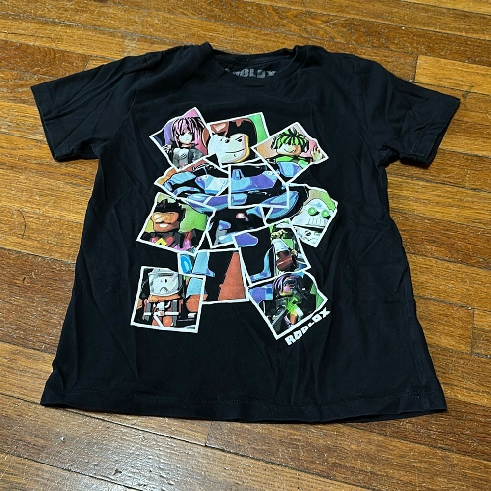 Roblox Boys Character Tee, Medium (8)